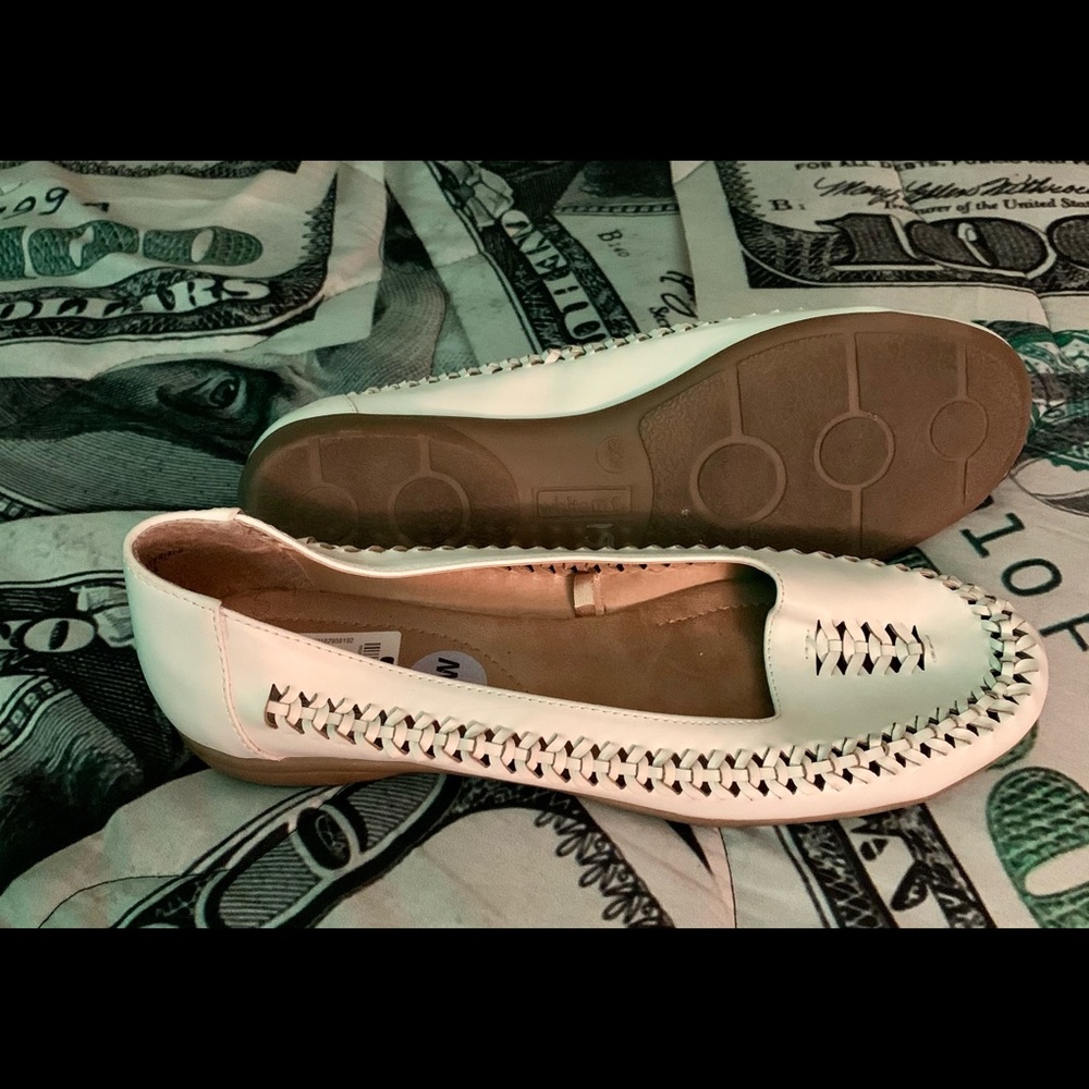 White Mt. Geri Laser cut flats 8 1/2W